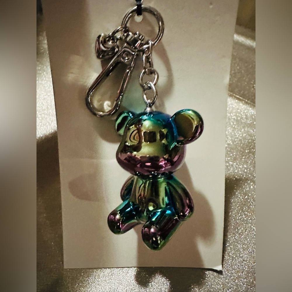 No Boundaries✨🖤💚Iridescent Color Bear Keychain